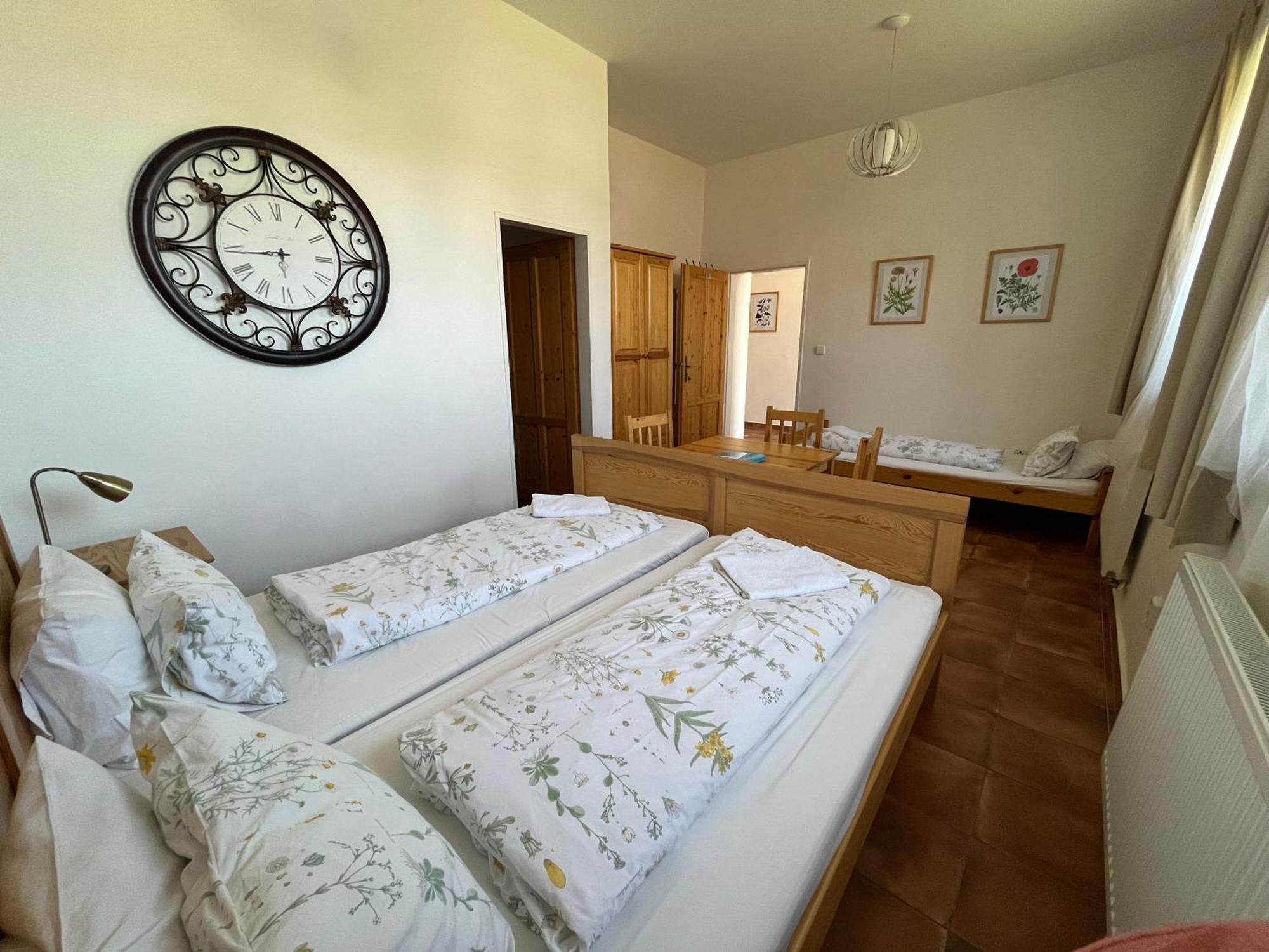 Dvur Nove Zamky Hotel Mladec Ngoại thất bức ảnh
